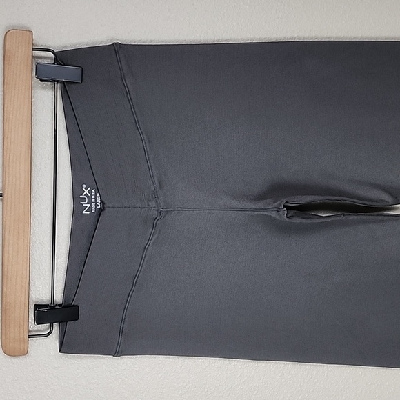 NUX Fitness Gray V Flared Leggings - Picture 2 of 8